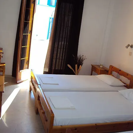 Privee Santorini بيريسا