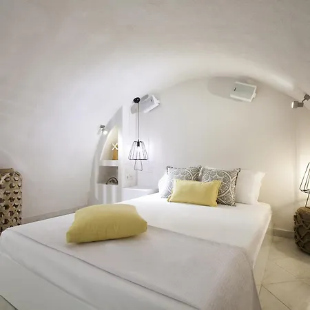 Privee Santorini 2* بيريسا