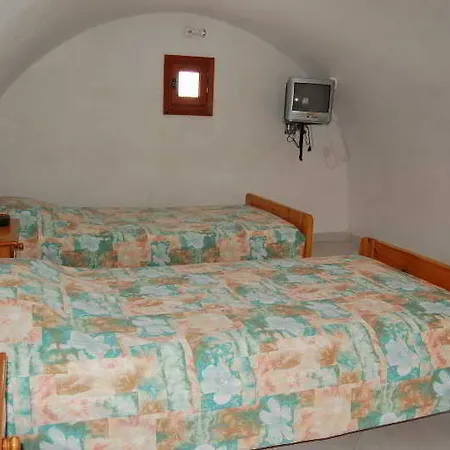 Privee Santorini 2* بيريسا