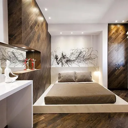 Privee Santorini بيريسا