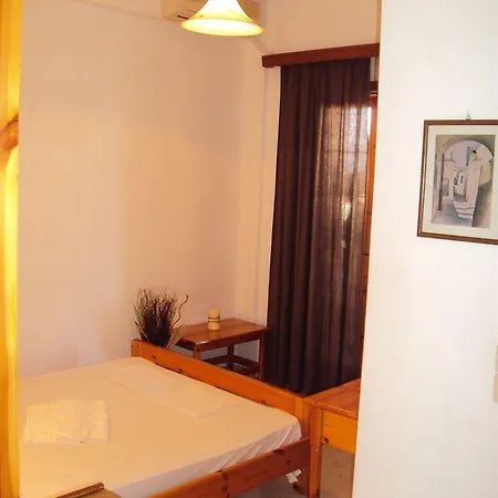 فندق Privee Santorini 2*