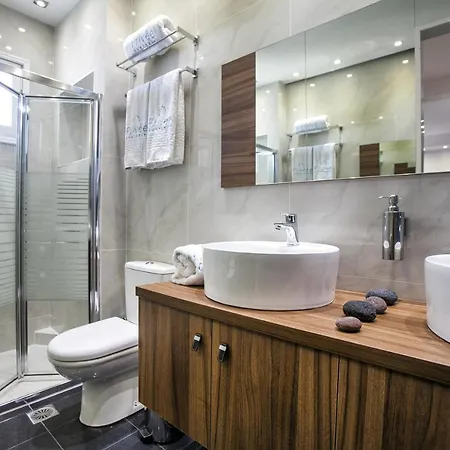 Privee Santorini بيريسا