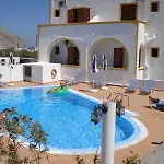 Privee Santorini Hotel 2*