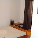 Privee Santorini 2* Περίσσα