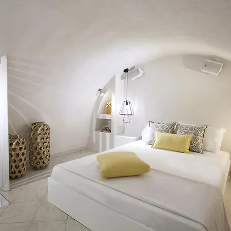 Privee Santorini Perissa (Santorini)