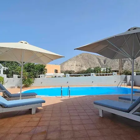 Hotel Privee Santorini 2*