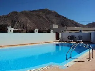 Privee Santorini 2*