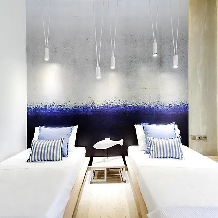 Privee Santorini Hotel 2*
