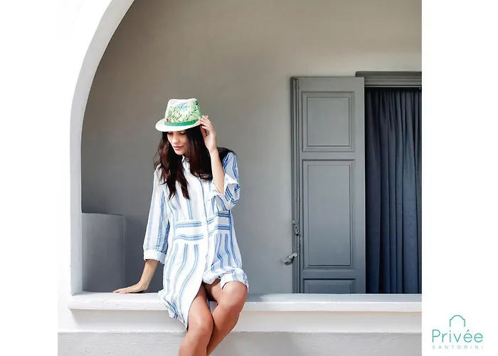 Privee Santorini Hotel 2*