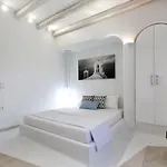 Privee Santorini Perissa (Santorini)