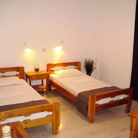 Privée Santorini 2*