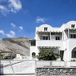 Privee Santorini 2*